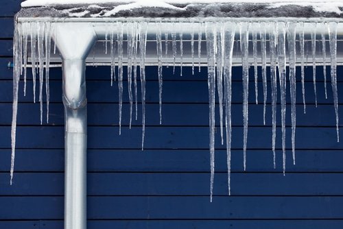 shutterstock_252158527 gutter_winter