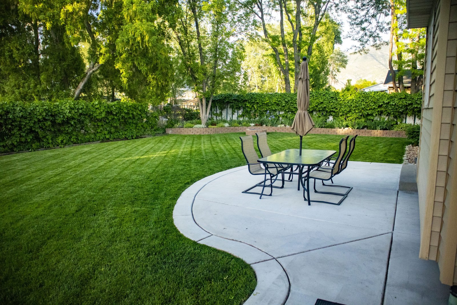 backyard patio table